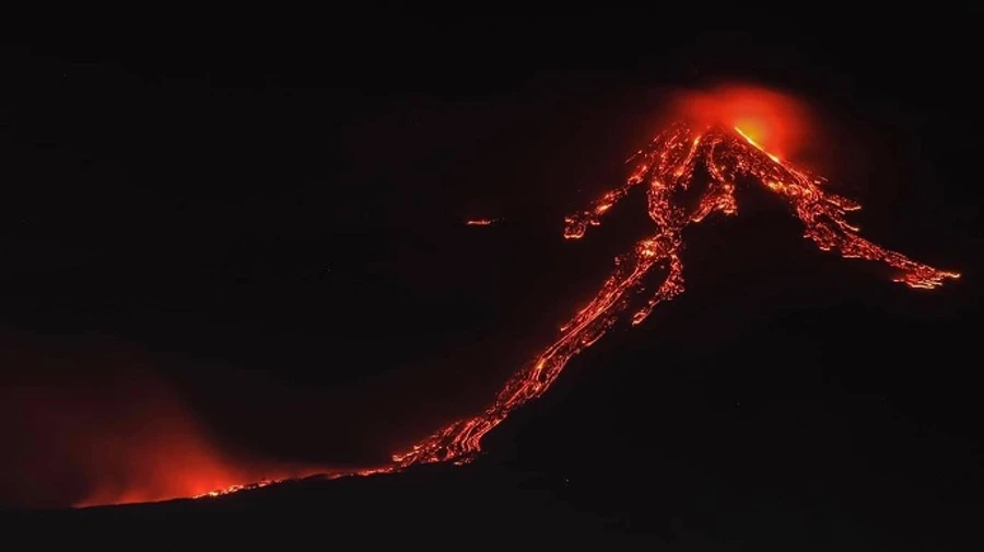 На Сицилии вновь проснулся вулкан Этна