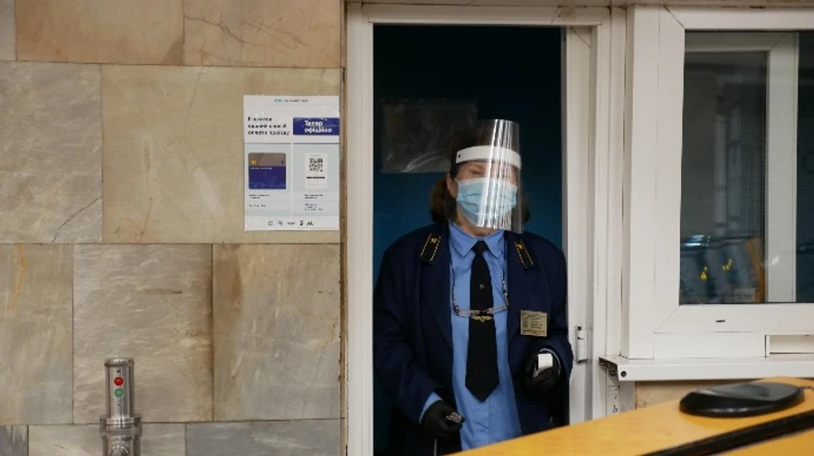 Головні новини неділі і ночі: відкриття метро, протест на Майдані