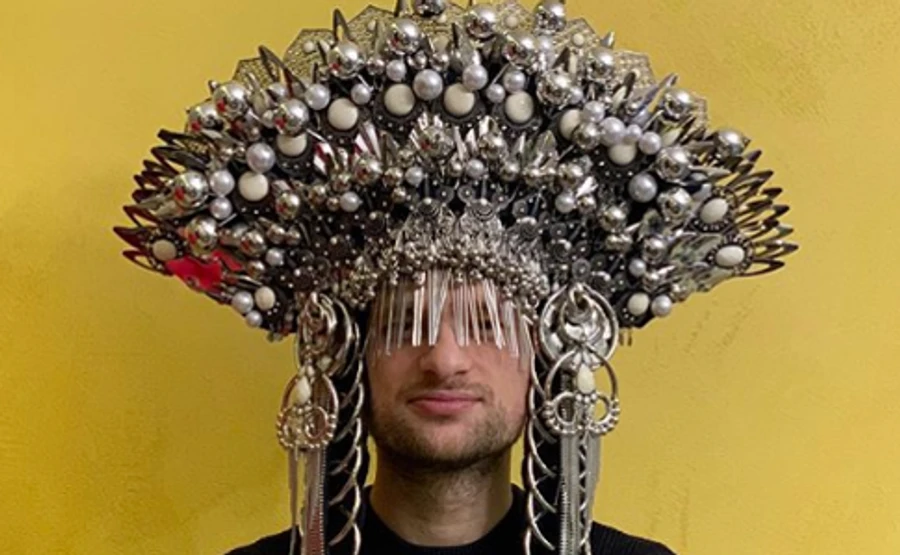 Дубилет нашел в Кабмине дешевую парикмахерскую и отправляет туда инвестнянь