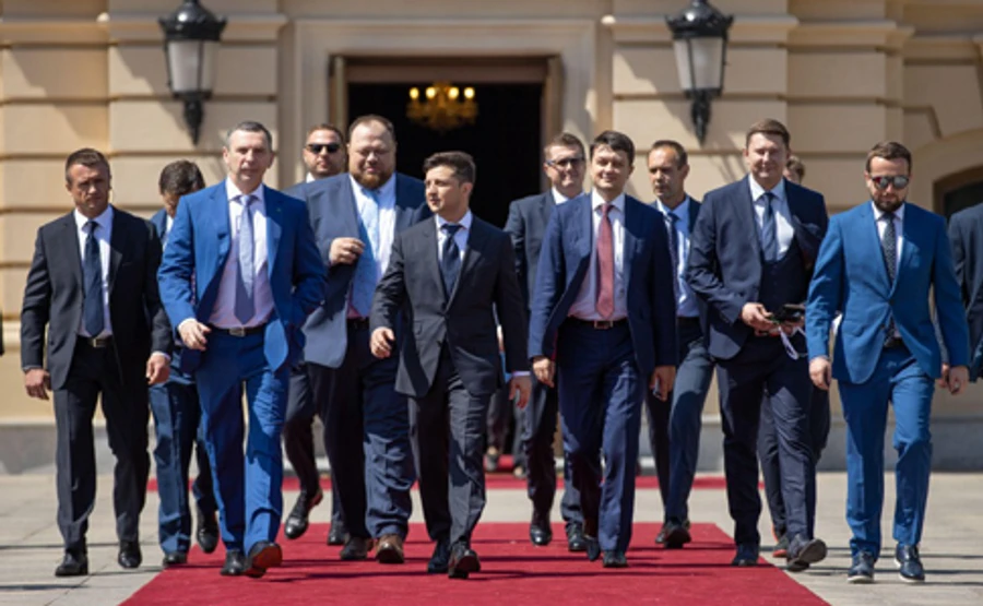 Слуга народу набирає кандидатів у депутати