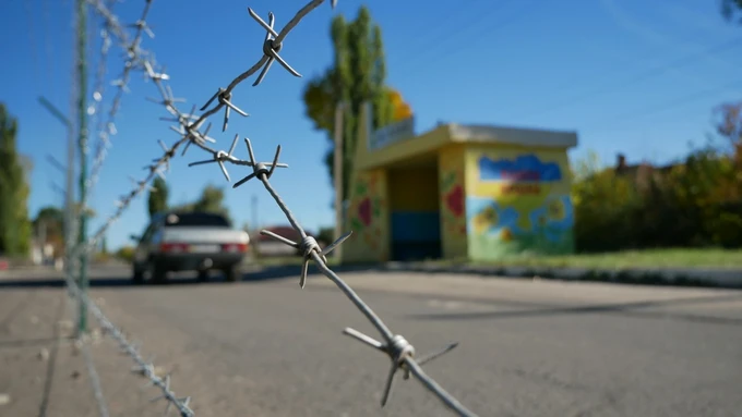 Дружба народов. Как одна улица делит два поселка на границе Украины и РФ