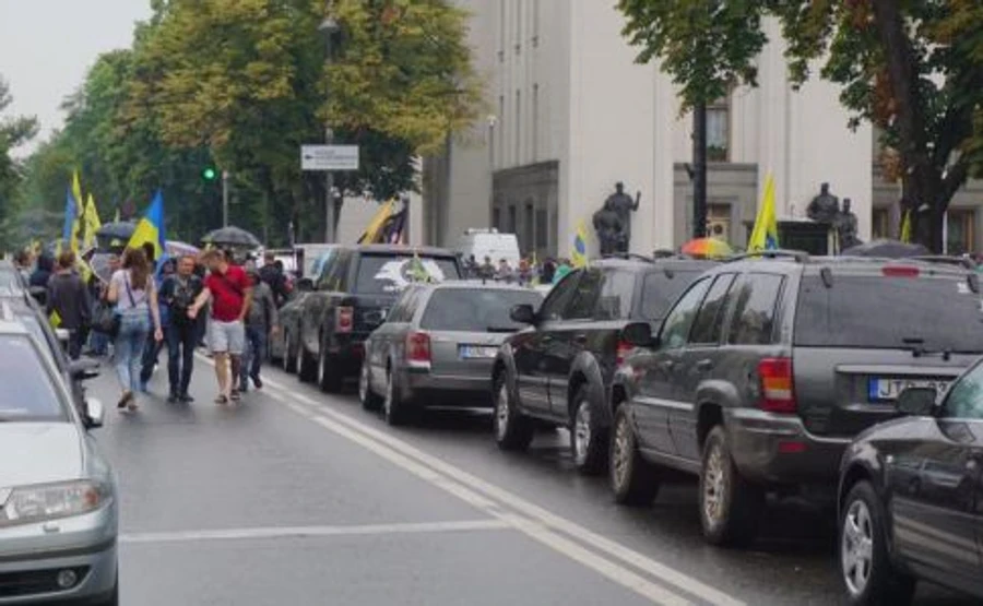Власники євроблях, які заблокували центр Києва, озвучили вимоги