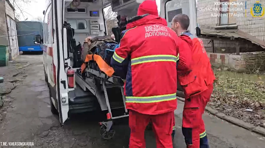 Russians kill one person in Antonivka and injure two in Kherson – video