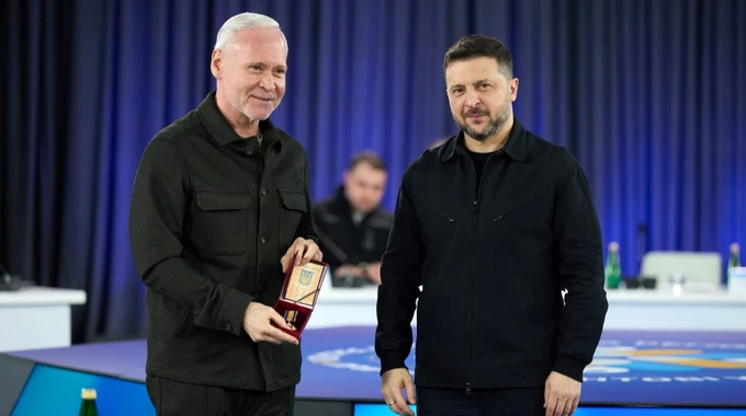 Zelenskyy presents Hero City awards to 14 more cities in Ukraine