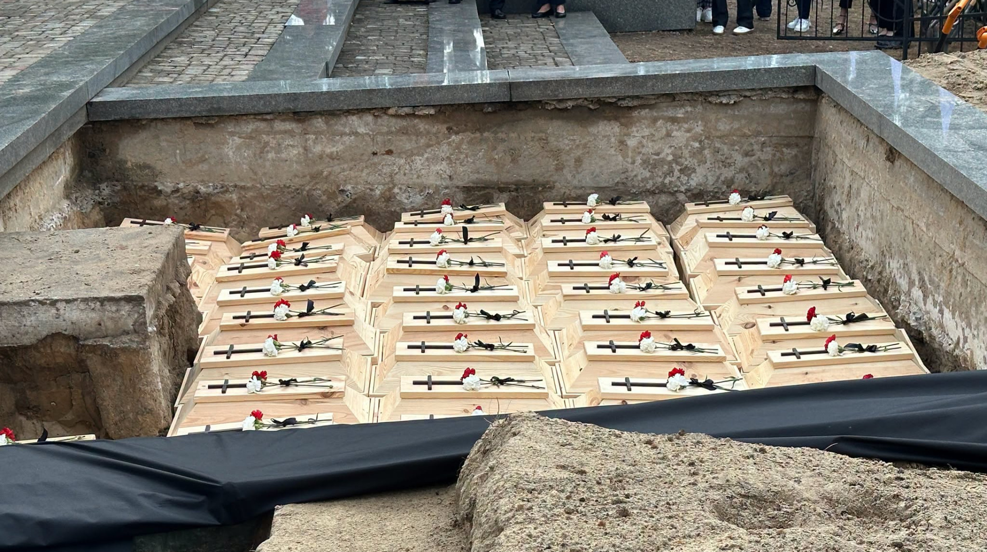 На Волині ховають останки вбитих поляків