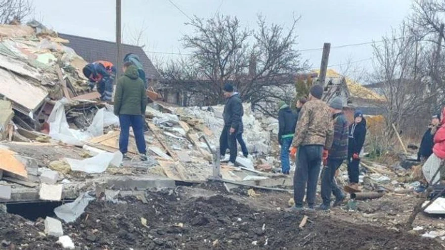 Уламки збитої біля Дніпра ракети зруйнували один і пошкодили 16 будинків