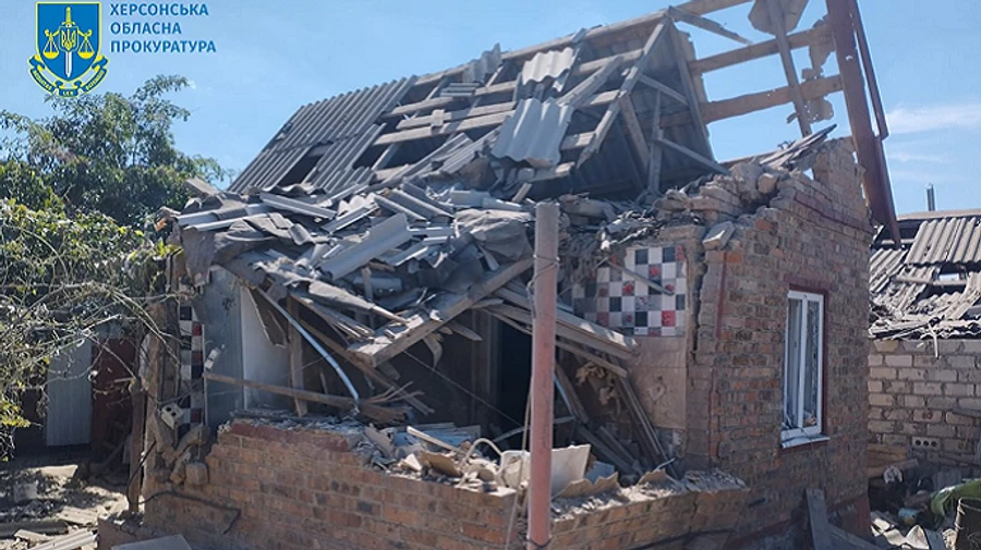 Можливі посилені обстріли у святкові дні - херсонців просять посидіти вдома