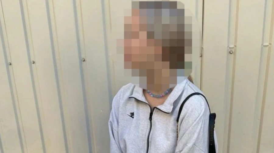 У Харкові школярка підпалила два позашляховики ЗСУ 