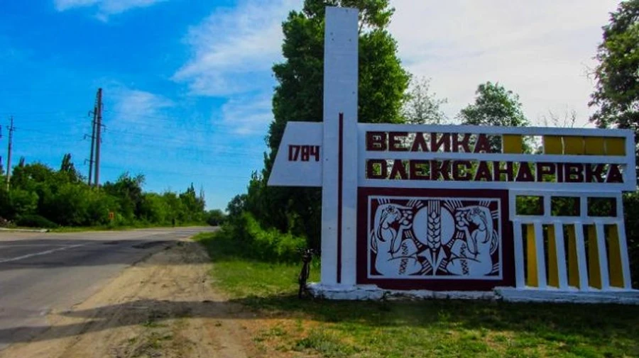  Russian forces block entry and exit roads in Kherson Oblast village, using civilians as human shields – General Staff