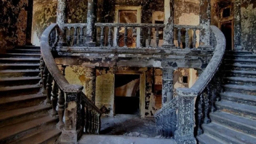 Танці на кістках: окупанти зібралися відкрити розбомблений драмтеатр у Маріуполі