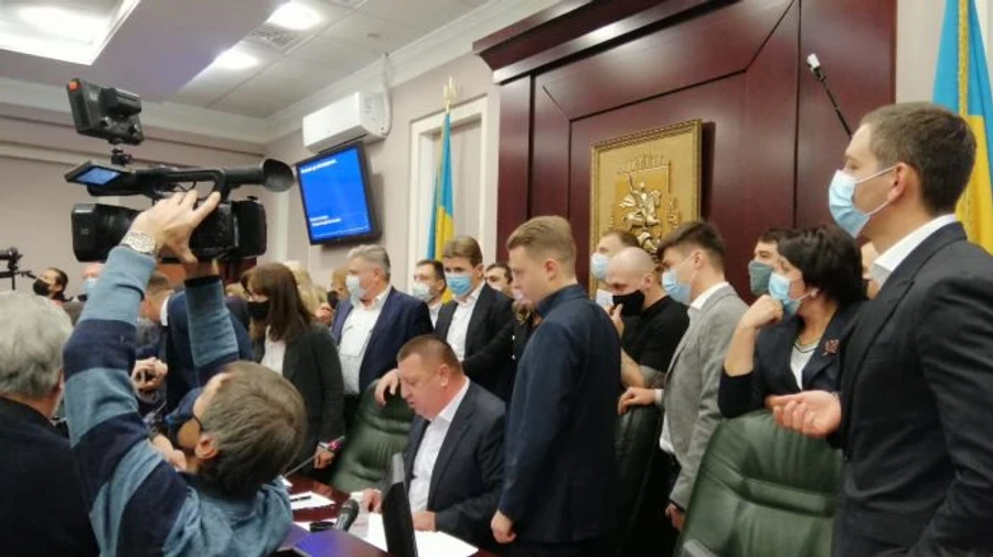 Батькивщина привела в Киевский облсовет ковидного депутата – За майбутнє