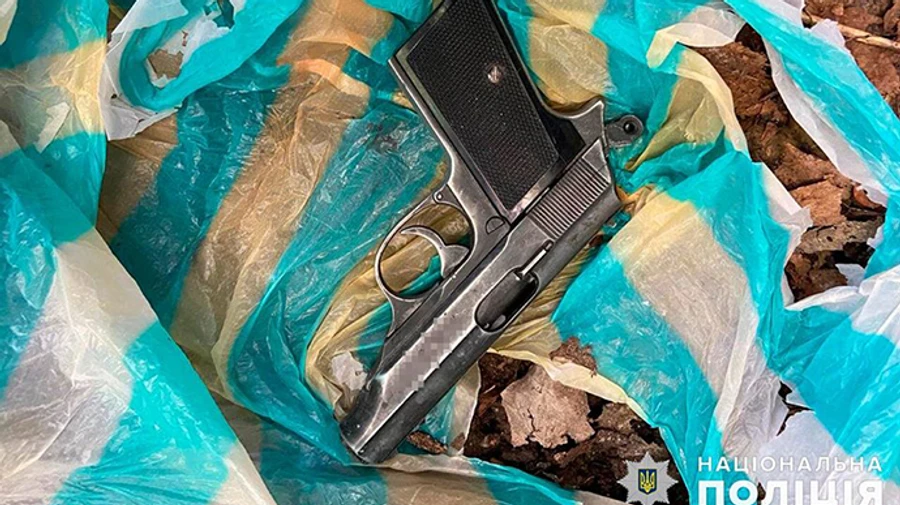 Ранение свободовца в Николаеве: полиция говорит, что он разбирал пистолет