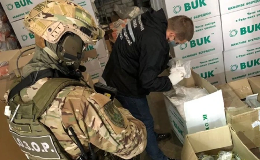 Экспорт масок в Испанию: силовики раскрыли заговор, обыски прошли в 3 областях