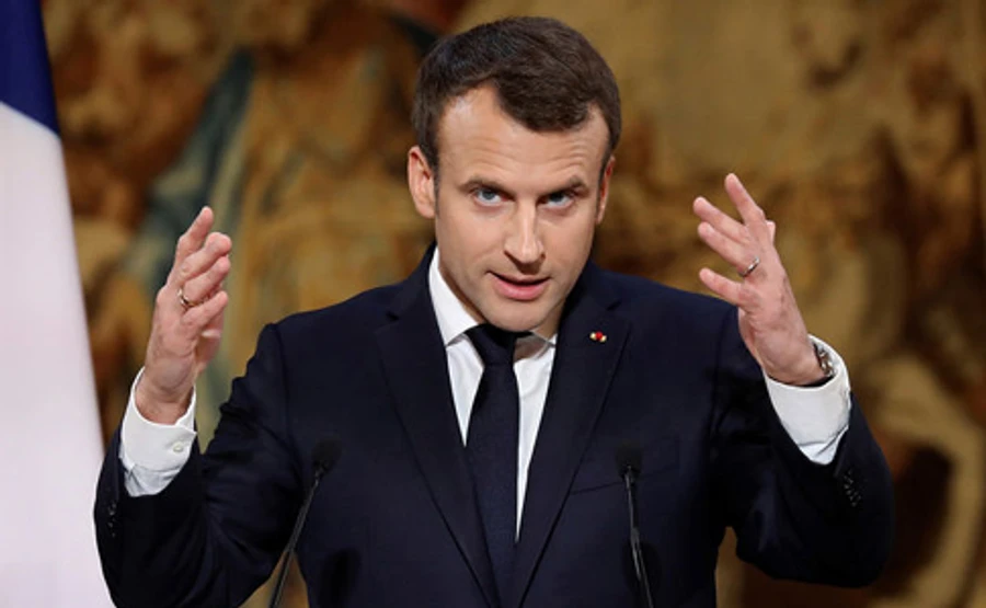 Макрон: РФ має дотримуватися Мінська