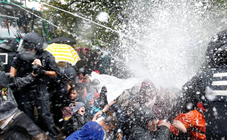 Кабмін підвищив температуру, за якої Нацгвардія може застосовувати водомети