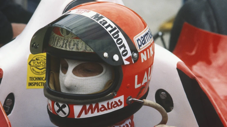 Несмотря на страшную аварию и нелюбовь Энцо Феррари: как Ники Лауда завоевал второй титул Формулы-1