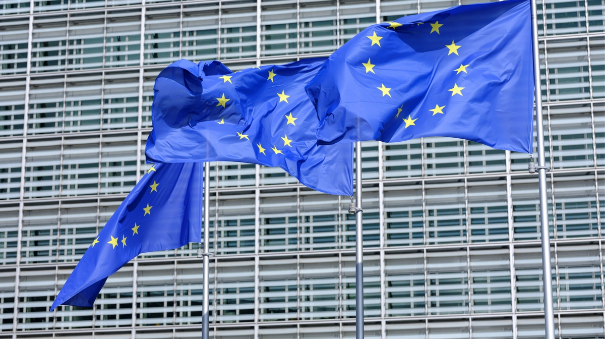 "Broad daylight robbery": MEPs demand von der Leyen punish Hungary over Ukraine