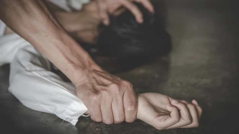 На Одещині чоловік катував та зґвалтував співмешканку через ревнощі