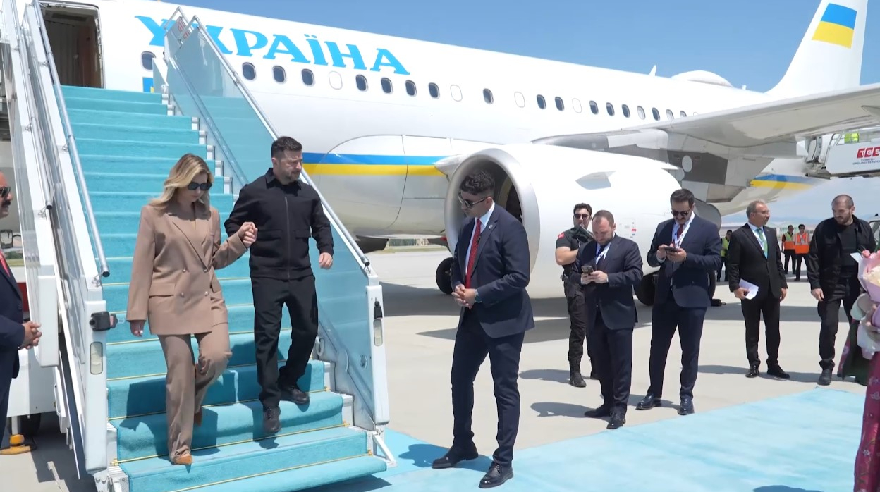 Зеленський прибув на саміт НАТО до Анкари