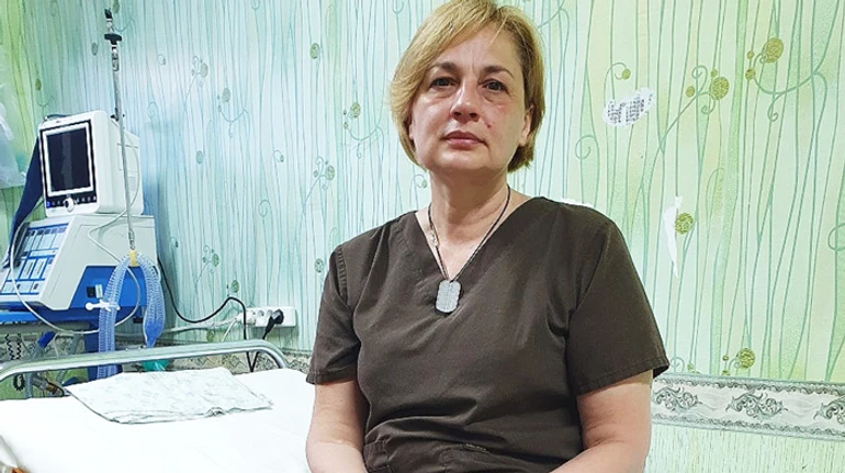 У бійця зрізало пів обличчя, немає носа, губ. А він питає, чи буде цілуватися. Історія медсестри 128-ї бригади