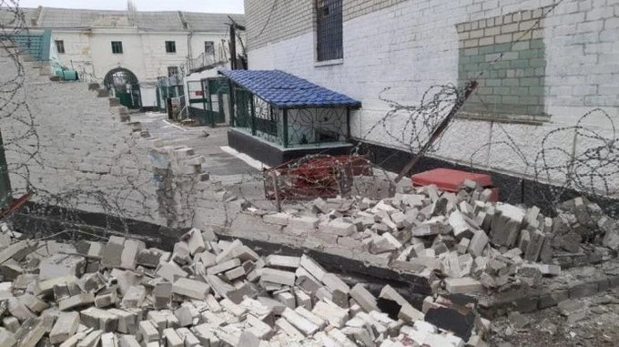 Russian troops hit Kherson pre-trial detention centre, staff wounded