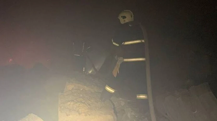 Вночі окупанти били по Миколаєву ракетами С-300: зруйновано адмінбудівлю, 1 поранений