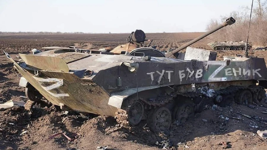 Фото пушек, кровищи и всей х*йни: окупанти нищать свою техніку і видають за підбиту українську - СБУ