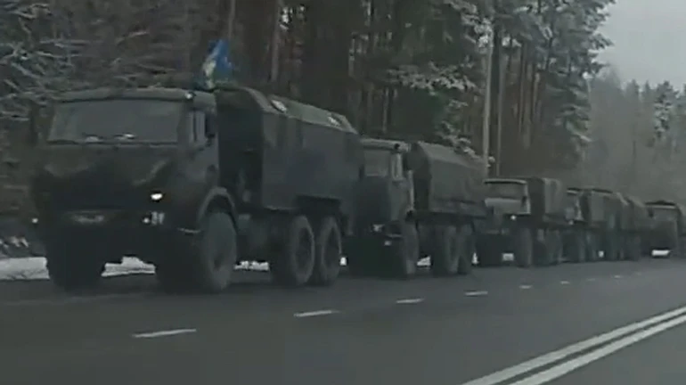 У Білорусі біля кордону з Україною рухалися російські Точки-У, БТРи та КамАзи з літерою V
