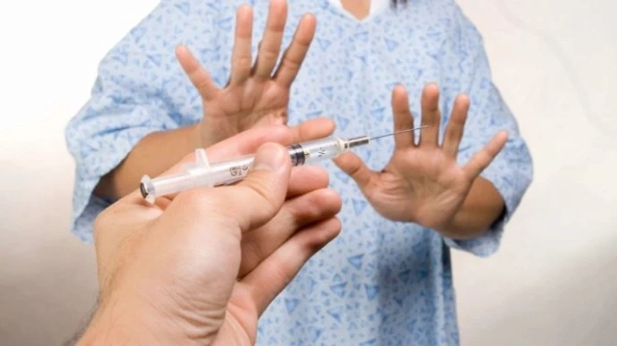 Две трети россиян не готовы прививаться Спутником – опрос