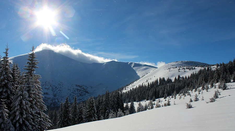 Спасатели предупредили об опасности схождения лавин