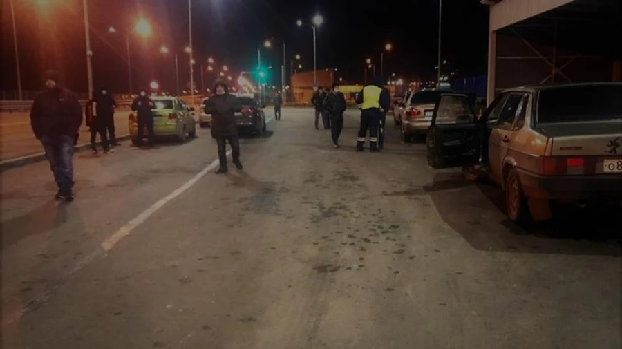 На Керченському мосту затримали автівки із кримськими татарами – Чубаров