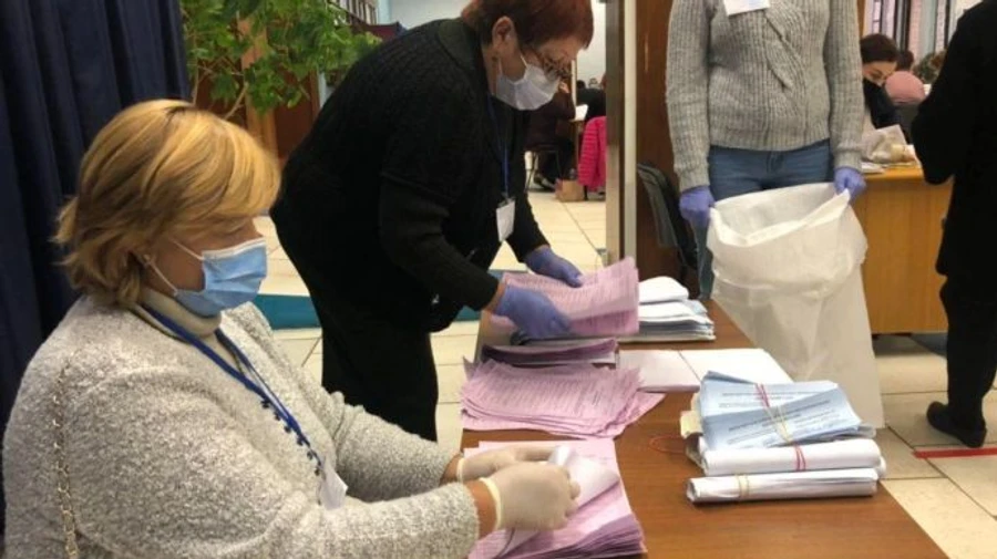 Партія Порошенка вимагає від Зеленського припинити фальсифікації 