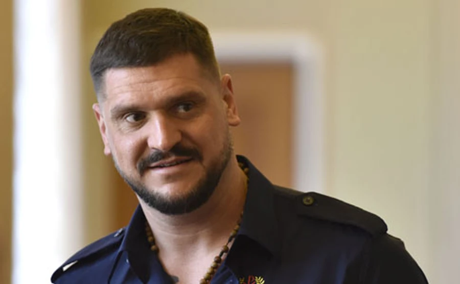 В аеропорту Миколаєва кажуть, що губернатор тиснув на Волошина