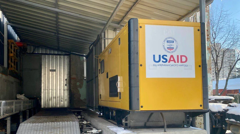 У Києві загинув комунальник під час розвантаження обладнання генератора