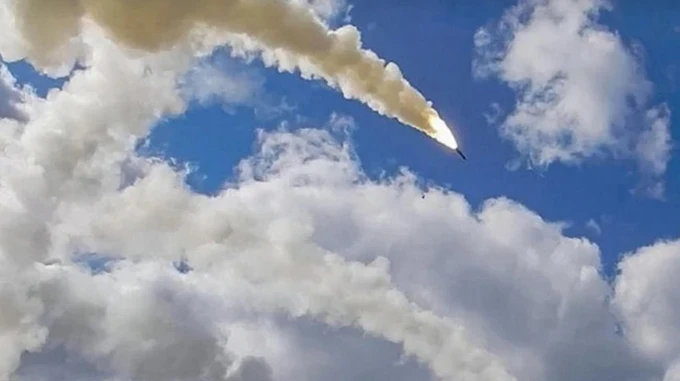 Россияне нанесли ракетный удар по Харькову: выбиты окна в нескольких многоэтажках