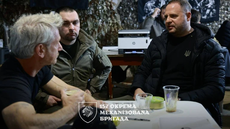 Єрмак таки поїхав на фронт - супроводжувати Шона Пенна