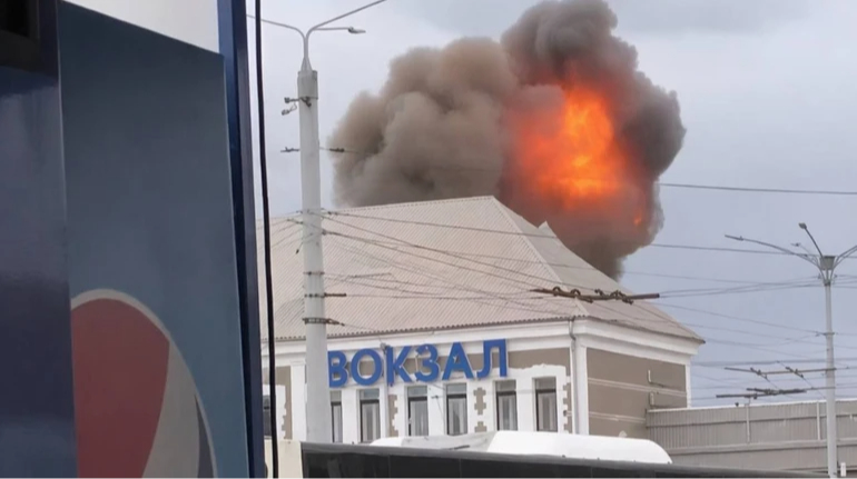 Russia hits railway infrastructure in city of Kryvyi Rih – photos