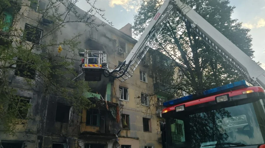 РФ атакувала Павлоград на Дніпропетровщині: виникла пожежа, 12 поранених