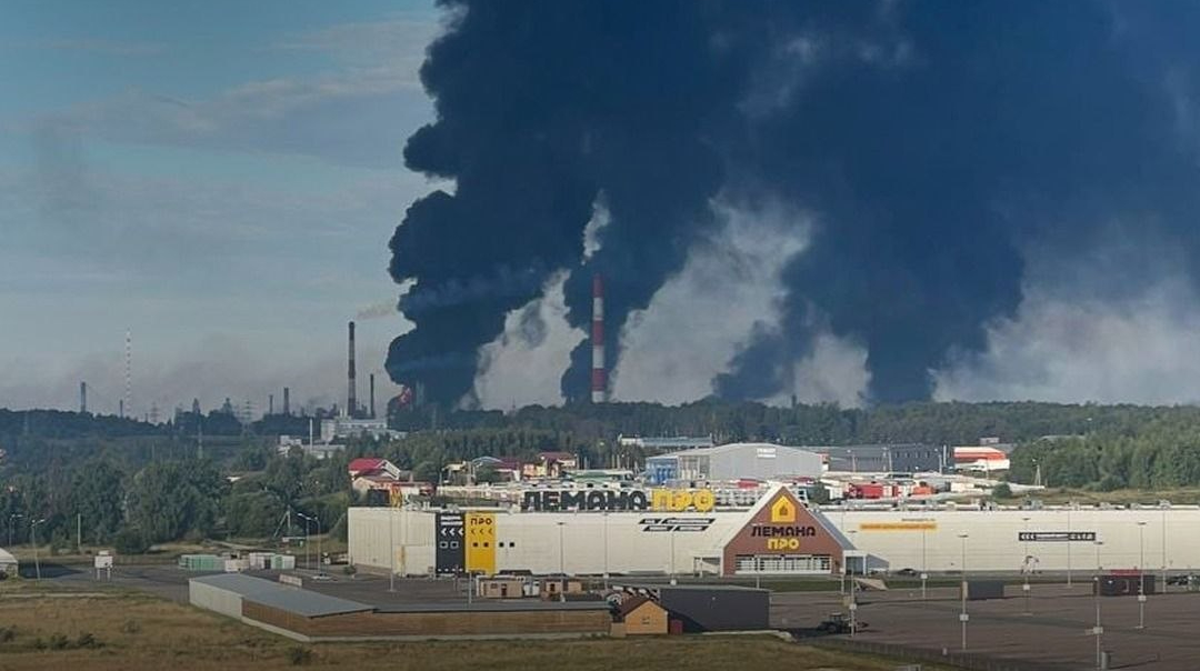 Генштаб: Українські військові уразили два ворожі НПЗ у Ярославлі й Уфі та засоби управління дронами та ТОТ