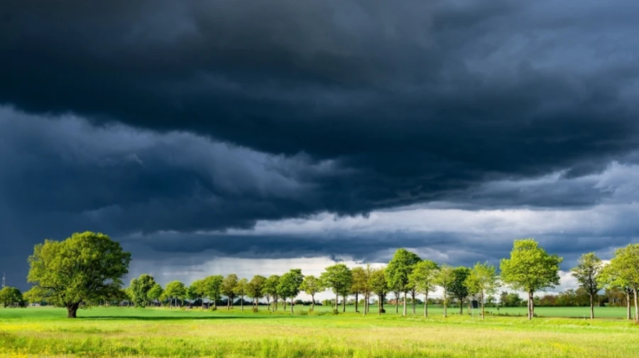 Синоптики попереджають про грози в західних і центральних областях