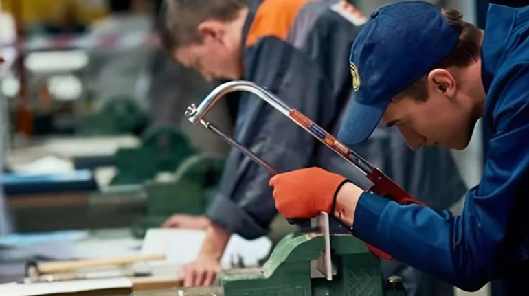 Куда подевались все слесари