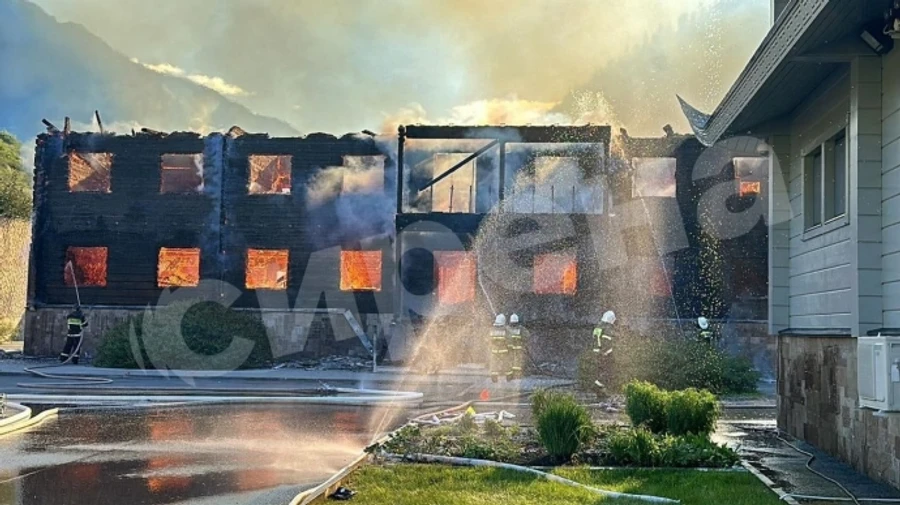 Russian media report fire in Putin's residence in Altai – photos