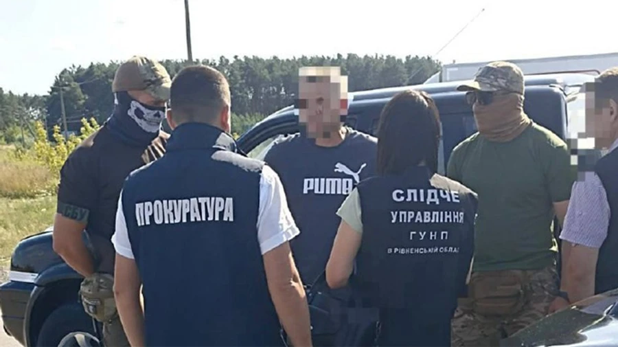 Житель Рівненщини торгував машинами з гуманітарної допомоги – ОГП