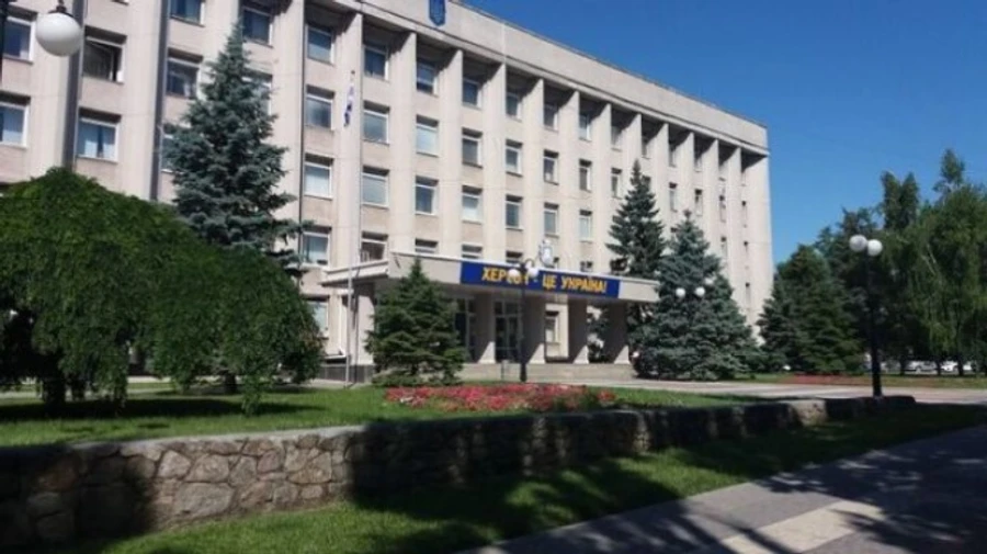 Російські окупанти зайняли будівлю міськради Херсону, мерія призупинила роботу