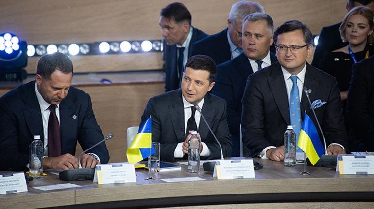 Головні новини понеділка і ночі: саміт Кримської платформи, захоплений літак