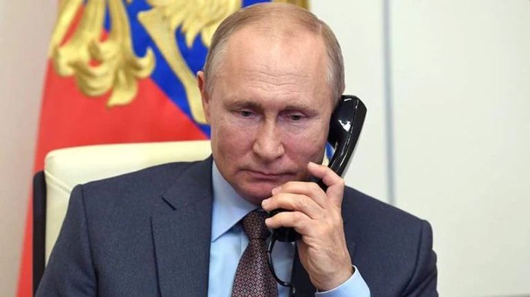 Путін перед приїздом Меркель очорнив Київ перед Макроном