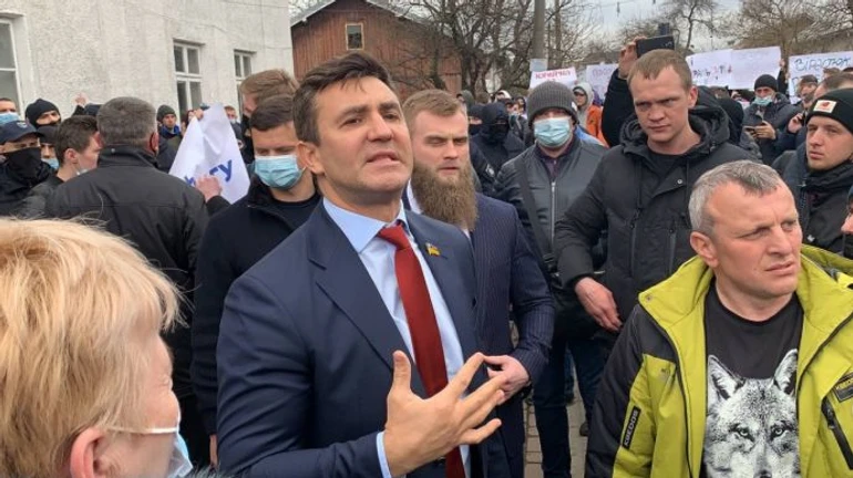 “Слуга народу” Тищенко зчинив бучу на 87 окрузі, де балотується Вірастюк 