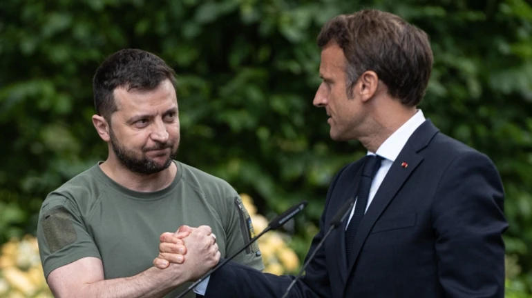  Извини, Эмманюэль: Зеленский прервал брифинг из-за внезапного звонка Макрона