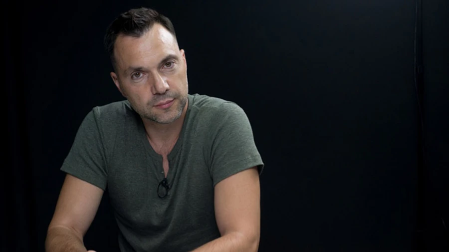 Арестович про близькі до Медведчука медіа: Вони не вороги і працюють за законом