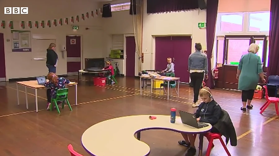 В британском Уэльсе частично открывают школы